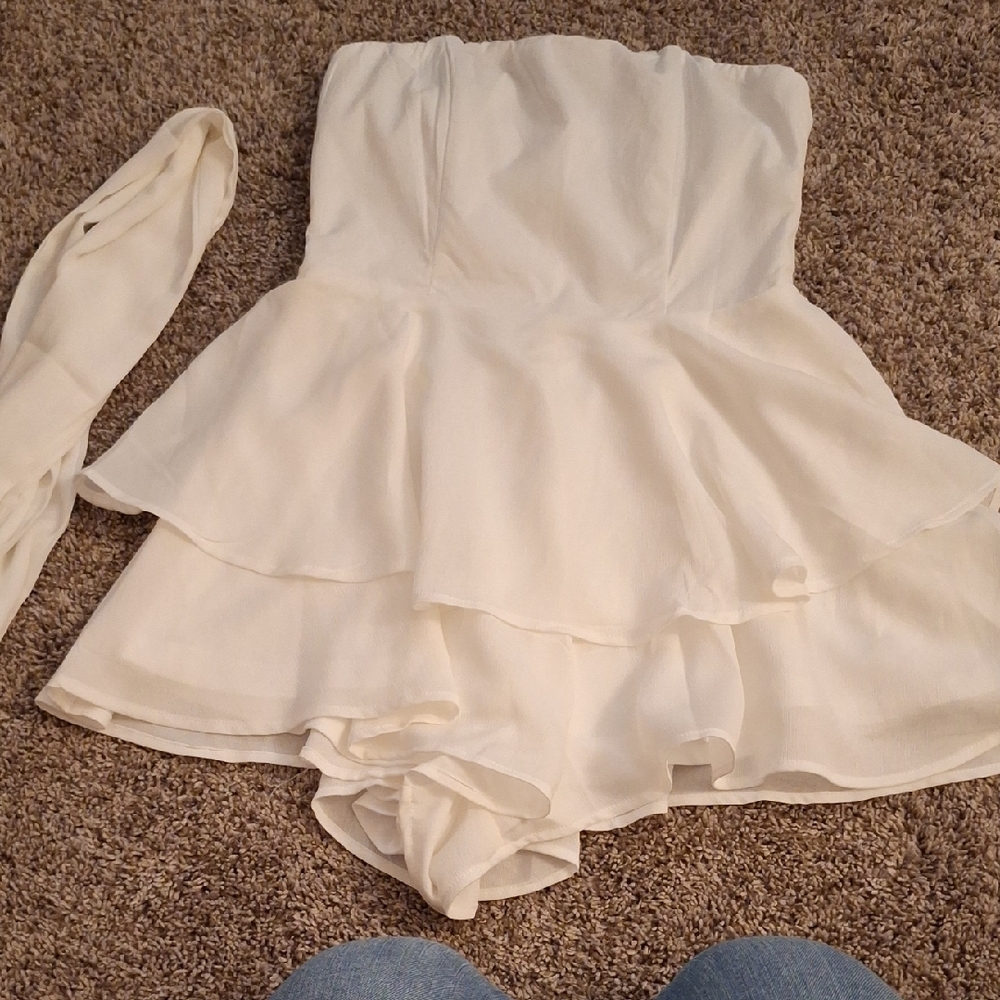 Elegant white Strapless Romper